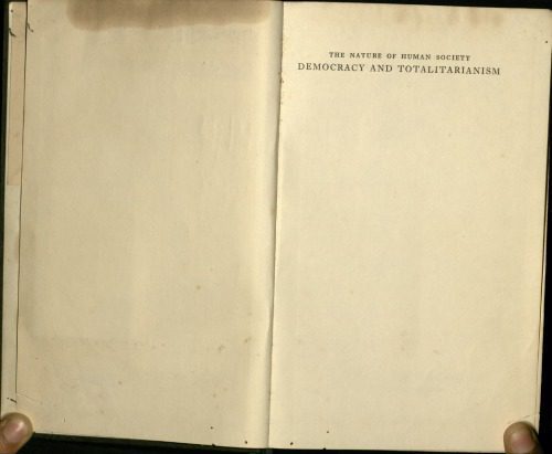 خرید و دانلود نسخه کامل کتاب Democracy and Totalitarianism_68e91f3c39574.jpeg خرید و دانلود نسخه کامل کتاب Democracy and Totalitarianism