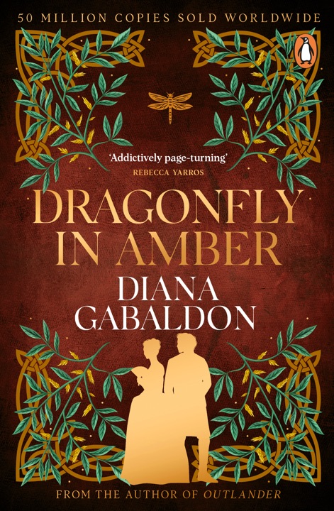 Dragonfly in Amber by Diana Gabaldon_69ed99970e695.jpeg خرید و دانلود نسخه کامل کتاب صوتی انگلیسی سنجاقک در کهربا، اثر دایانا گبلدون (از مجموعهی اوتلندر) Dragonfly in Amber by Diana Gabaldon - تصویر 1