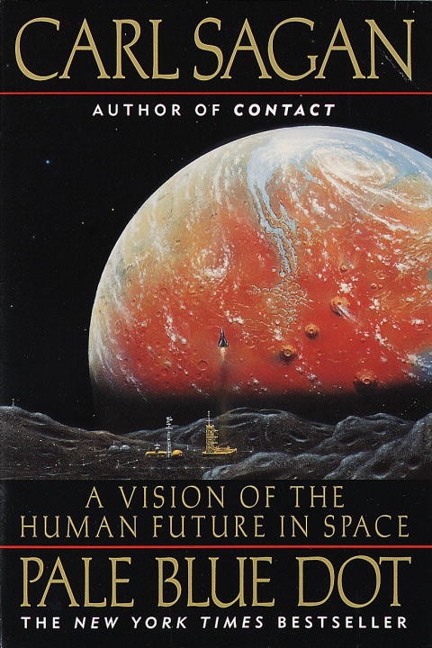 Pale Blue Dot: A Vision of the Human Future in Space by Carl Sagan_69edf31c5704e.jpeg خرید و دانلود نسخه کامل کتاب صوتی انگلیسی نقطه آبی کمرنگ، اثر کارل ساگان Pale Blue Dot: A Vision of the Human Future in Space by Carl Sagan - تصویر 1