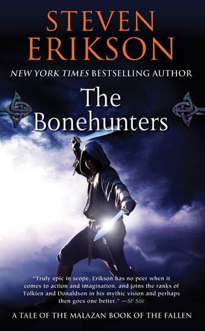 The Bonehunters by Steven Erikson_69e90cee968c1.jpeg خرید و دانلود نسخه کامل کتاب صوتی انگلیسی شکارچیان استخوان، اثر استیون اریکسون (از مجموعهی کتاب مالازان از سقوطکردگان) The Bonehunters by Steven Erikson - تصویر 1
