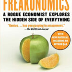خرید و دانلود نسخه کامل کتاب صوتی انگلیسی فریکونومیکس، اثر استیون لویت، استیون دابنر Freakonomics: A Rogue Economist Explores the Hidden Side of Everything by Stephen J. Dubner, Steven D. Levitt