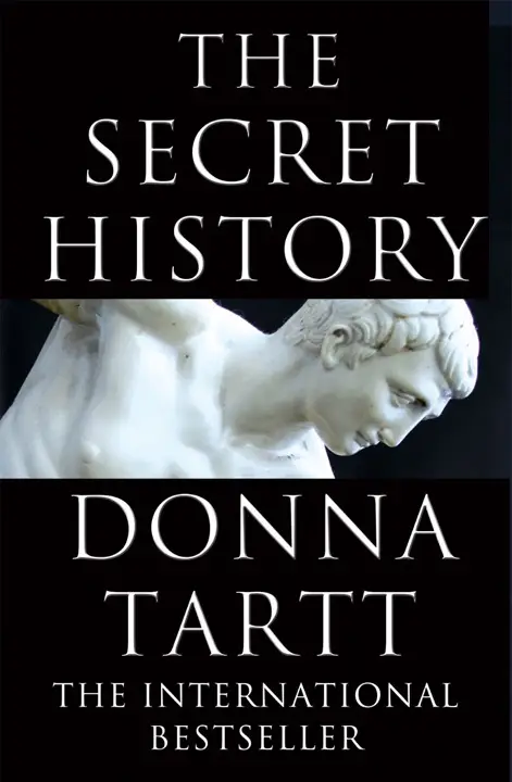 The Secret History by Donna Tartt_6a17ee9c36aaf.webp خرید و دانلود نسخه کامل کتاب صوتی انگلیسی تاریخ سری، اثر دانا تارت The Secret History by Donna Tartt - تصویر 1
