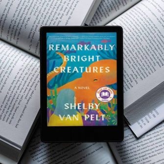 booksTemplatefdstdtg565rytfyryhg4 خرید و دانلود نسخه کامل کتاب انگلیسی Remarkably Bright Creatures 2022 - تصویر 1