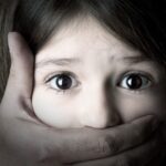 خرید و دانلود نسخه کامل تحقیق مقابله با کودک‌ آزاری (مروری بر راهکارهای موجود)